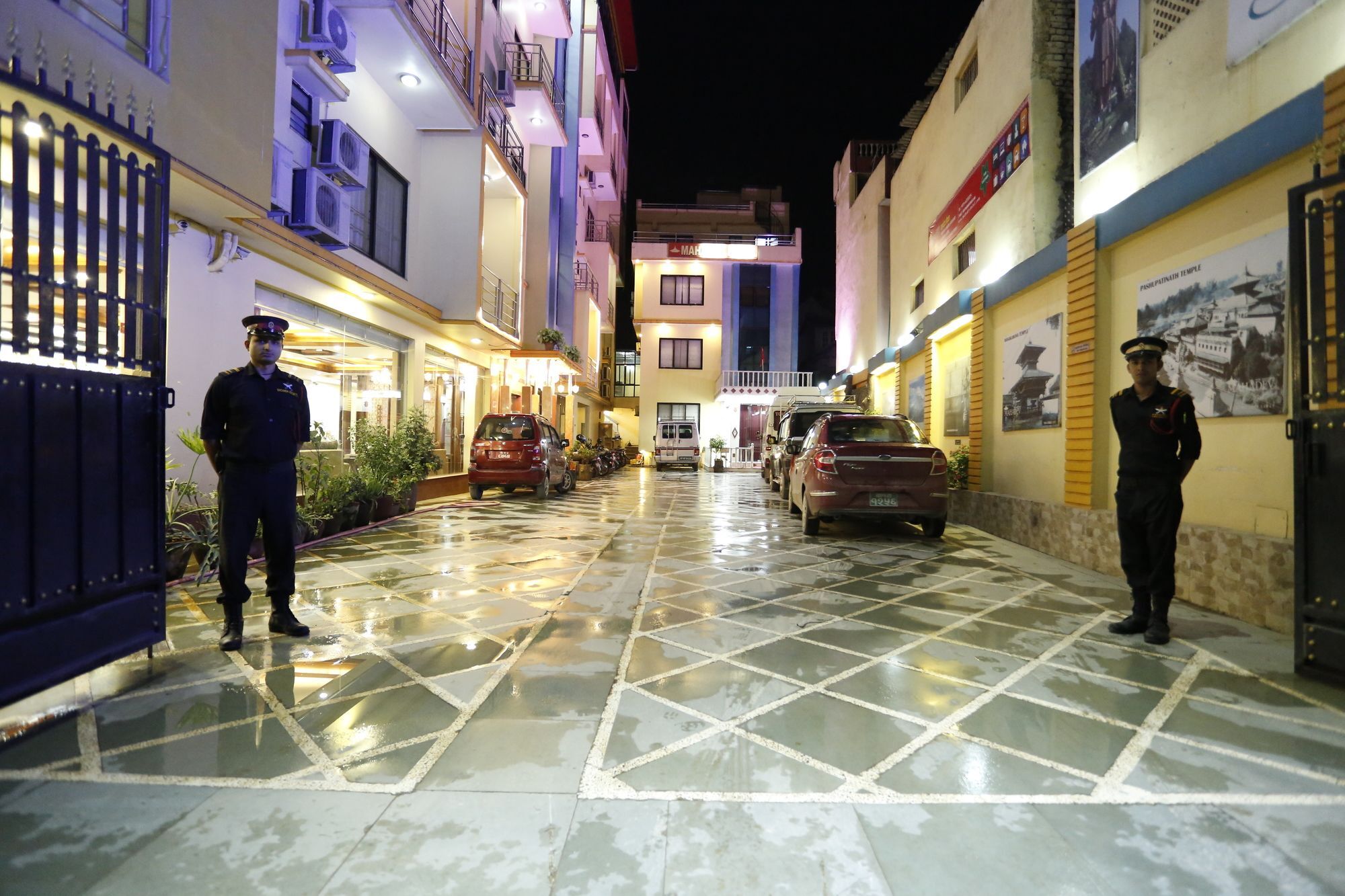Mahadev Hotel Катманду Екстер'єр фото